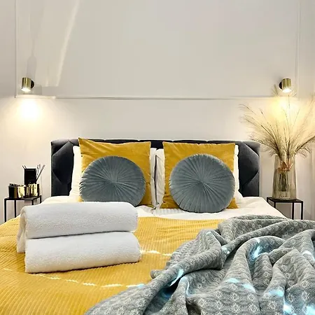 Apartament Old Town Jacuzzi - Wymeldowanie Do 13 *