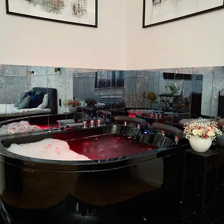 Old Town Jacuzzi - Wymeldowanie Do 13 *