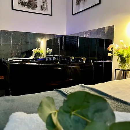 Old Town Jacuzzi - Wymeldowanie Do 13 *