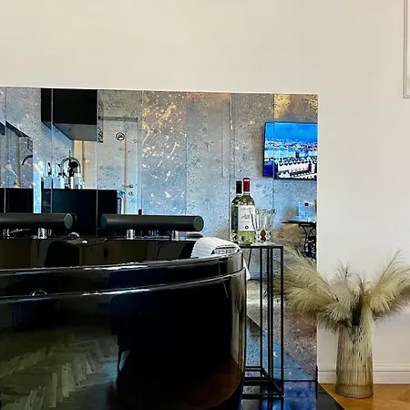 Old Town Jacuzzi - Wymeldowanie Do 13 * 크라쿠프