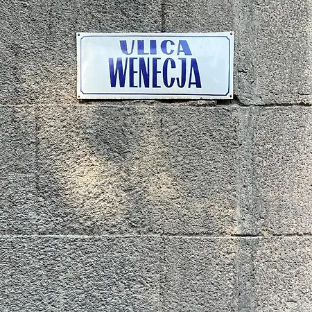 Old Town Jacuzzi - Wymeldowanie Do 13 Lägenhet