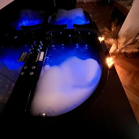 Old Town Jacuzzi - Wymeldowanie Do 13 Lägenhet