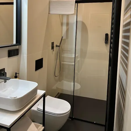 Old Town Jacuzzi - Wymeldowanie Do 13 *